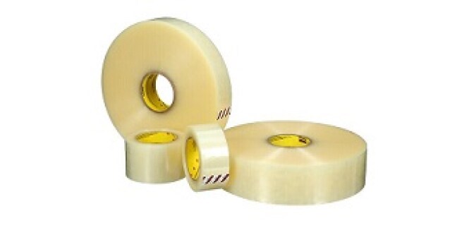 Imagen de varias cintas adhesivas transparentes para el sellado de cajas.
