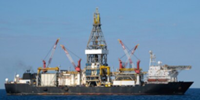 Barco petrolero en una plataforma
