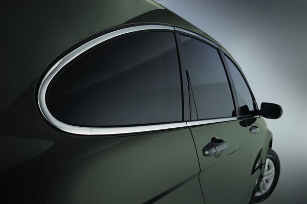 A video still shot shows molecules that create the 3M™ Automotive Window Film Crystalline Series.
